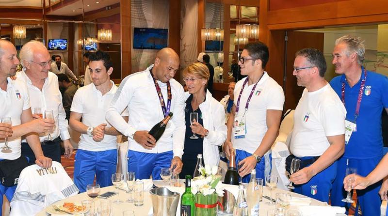 festeggiamentiboxenuotoschermamezzelanigmt016 festeggiamentiboxenuotoschermamezzelanigmt016