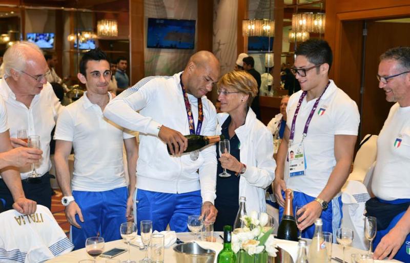 festeggiamentiboxenuotoschermamezzelanigmt018 festeggiamentiboxenuotoschermamezzelanigmt018