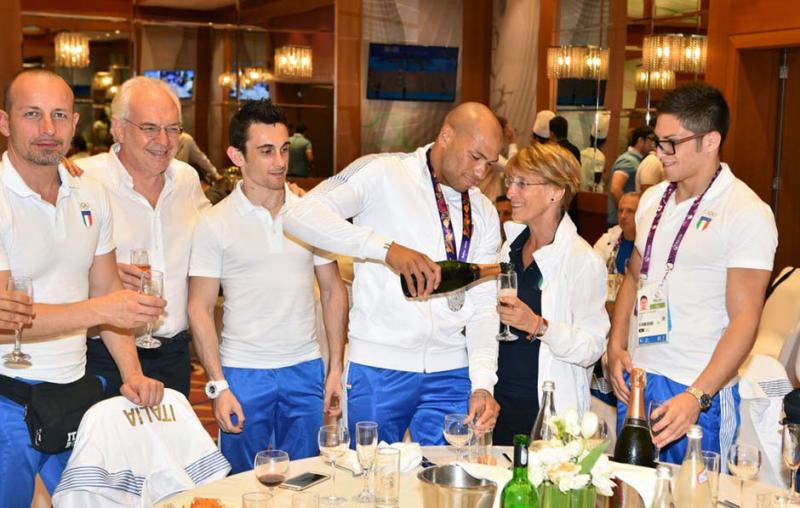 festeggiamentiboxenuotoschermamezzelanigmt019 festeggiamentiboxenuotoschermamezzelanigmt019