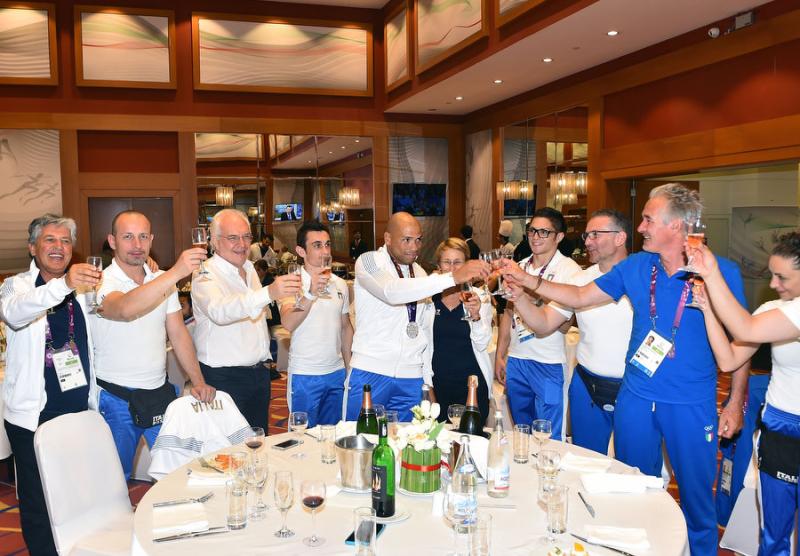 festeggiamentiboxenuotoschermamezzelanigmt021 festeggiamentiboxenuotoschermamezzelanigmt021