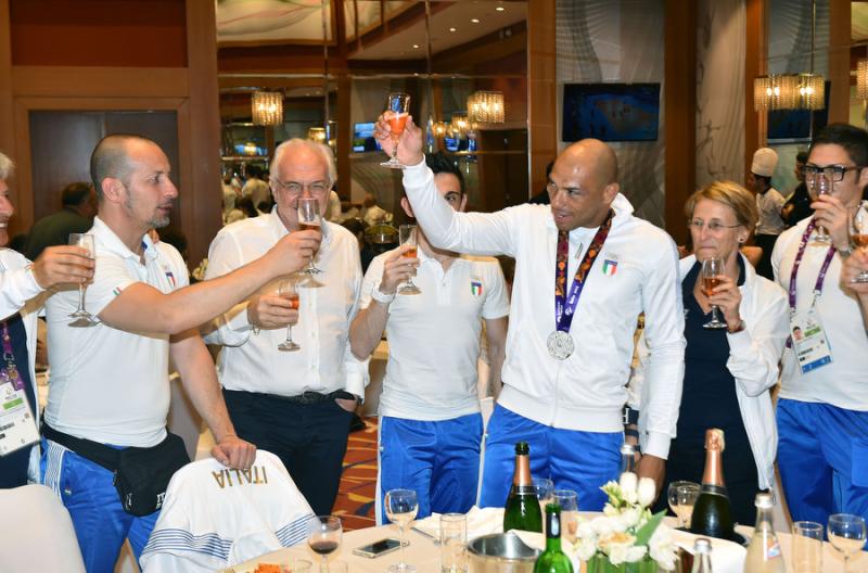 festeggiamentiboxenuotoschermamezzelanigmt022 festeggiamentiboxenuotoschermamezzelanigmt022