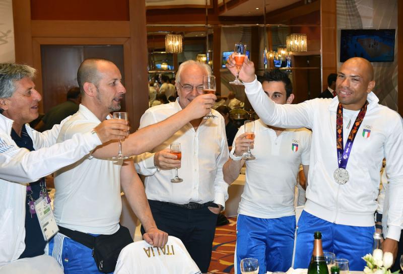 festeggiamentiboxenuotoschermamezzelanigmt023 festeggiamentiboxenuotoschermamezzelanigmt023