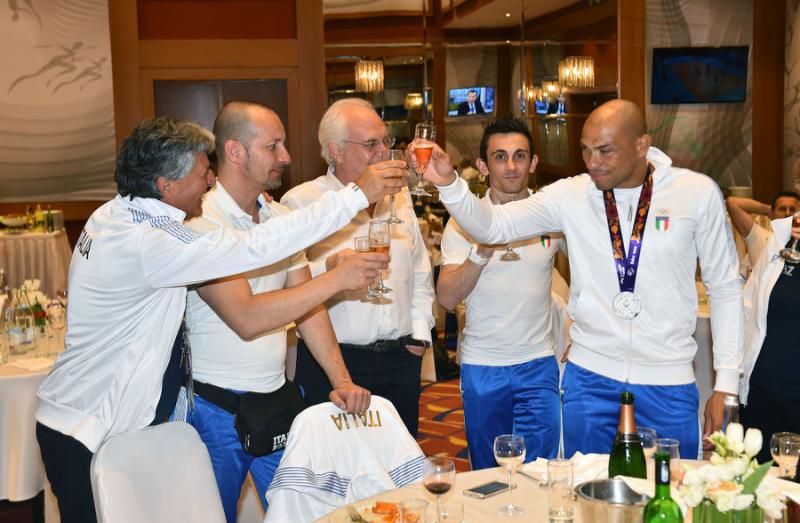 festeggiamentiboxenuotoschermamezzelanigmt024 festeggiamentiboxenuotoschermamezzelanigmt024