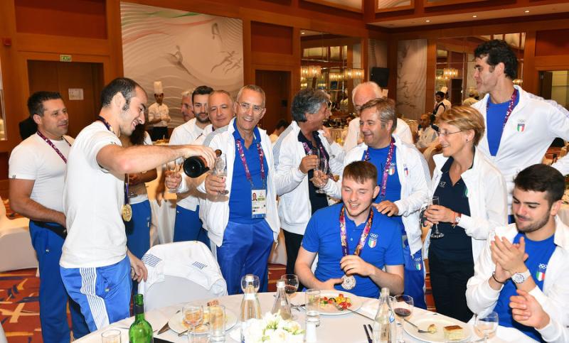 festeggiamentiboxenuotoschermamezzelanigmt026 festeggiamentiboxenuotoschermamezzelanigmt026