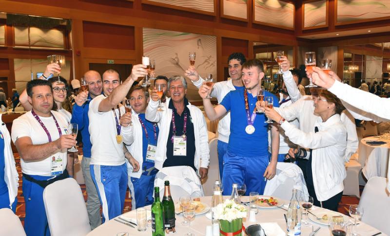 festeggiamentiboxenuotoschermamezzelanigmt027 festeggiamentiboxenuotoschermamezzelanigmt027