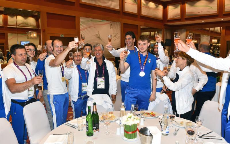 festeggiamentiboxenuotoschermamezzelanigmt028 festeggiamentiboxenuotoschermamezzelanigmt028