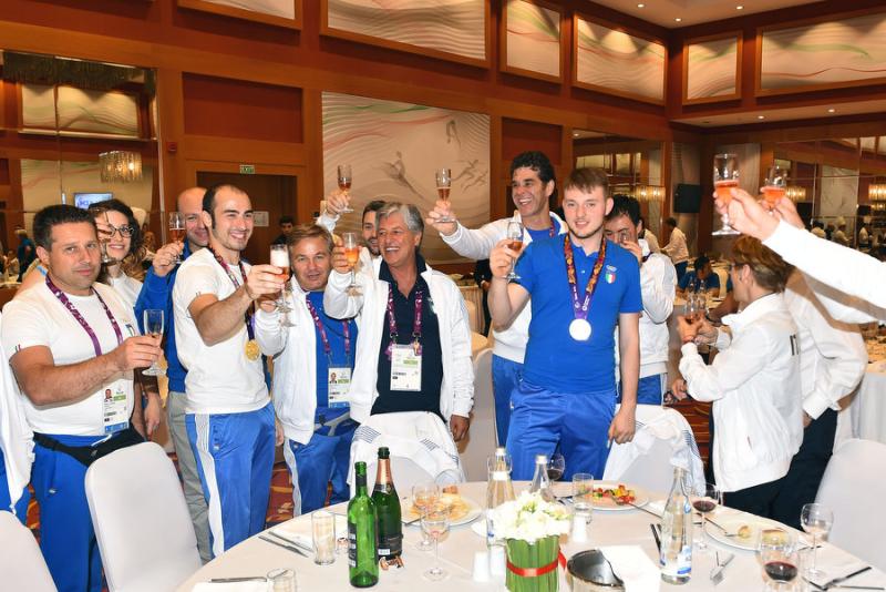 festeggiamentiboxenuotoschermamezzelanigmt029 festeggiamentiboxenuotoschermamezzelanigmt029