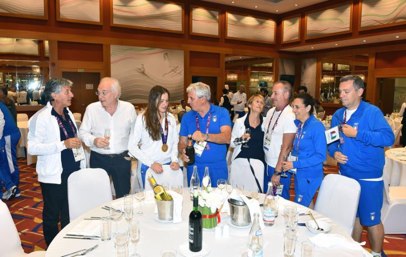 festeggiamentiboxenuotoschermamezzelanigmt036 festeggiamentiboxenuotoschermamezzelanigmt036