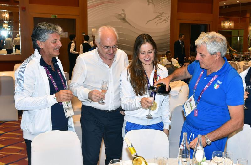 festeggiamentiboxenuotoschermamezzelanigmt041 festeggiamentiboxenuotoschermamezzelanigmt041