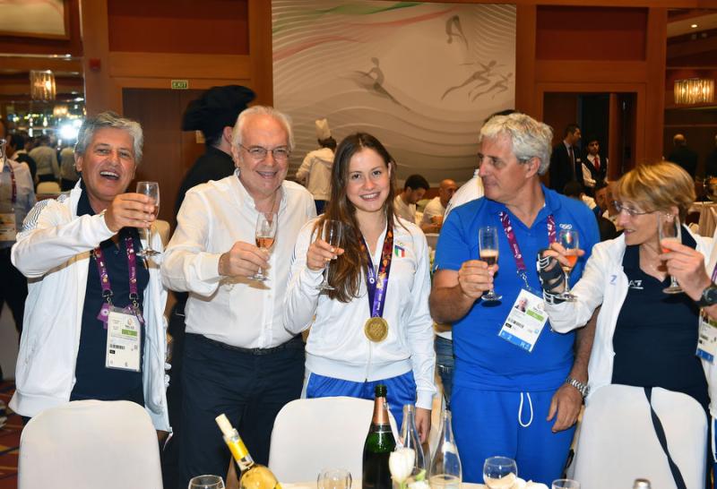 festeggiamentiboxenuotoschermamezzelanigmt042 festeggiamentiboxenuotoschermamezzelanigmt042