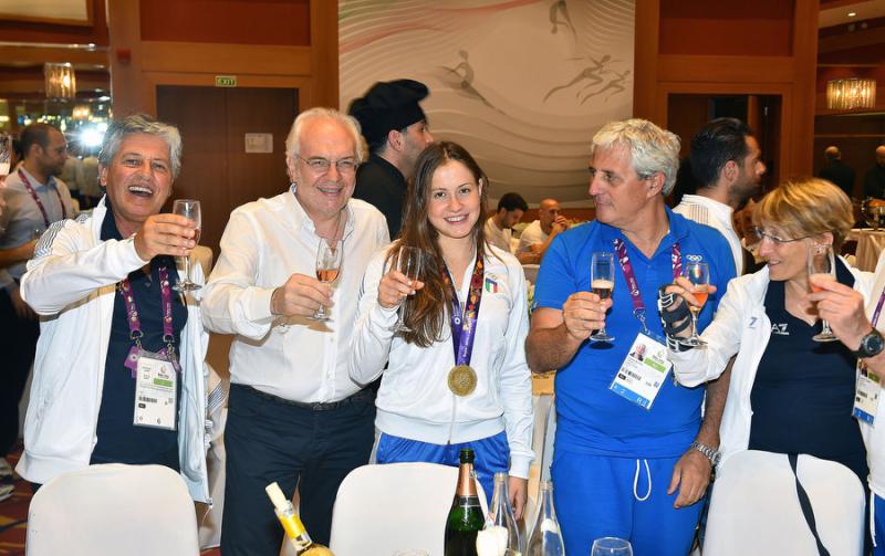 festeggiamentiboxenuotoschermamezzelanigmt043 festeggiamentiboxenuotoschermamezzelanigmt043