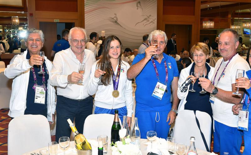 festeggiamentiboxenuotoschermamezzelanigmt044 festeggiamentiboxenuotoschermamezzelanigmt044