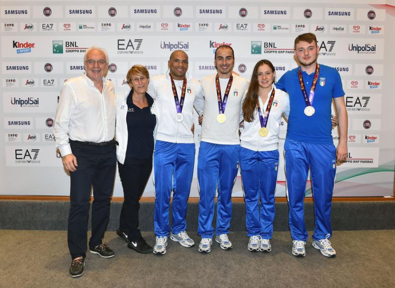 festeggiamentiboxenuotoschermamezzelanigmt046 festeggiamentiboxenuotoschermamezzelanigmt046