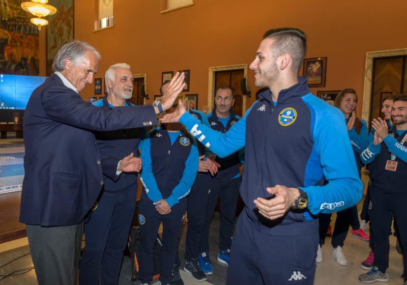 194 ©ZC_GMT_155134 194 ©ZC_GMT_155134