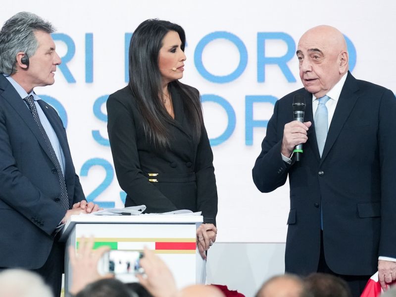 web collari 0348 ph simone ferraro sfa08980 copia 20231222 web collari 0348 ph simone ferraro sfa08980 copia 20231222