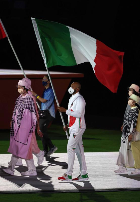 1Chiusura Foto 1Chiusura Foto