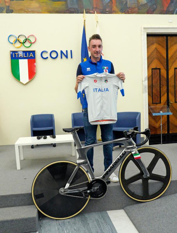 Elia Viviani Portabandiera Foto Luca Pagliaricci005 (2) Elia Viviani Portabandiera Foto Luca Pagliaricci005 (2)