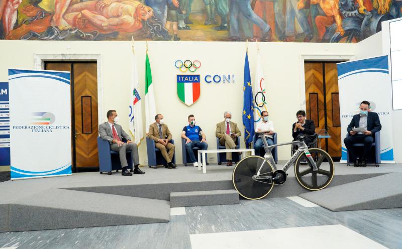 Elia Viviani Portabandiera Foto Luca Pagliaricci023 Elia Viviani Portabandiera Foto Luca Pagliaricci023