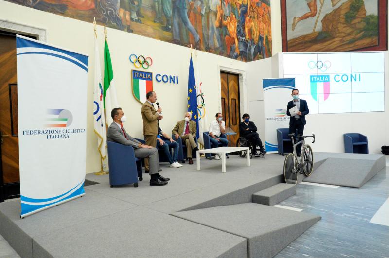 Elia Viviani Portabandiera Foto Luca Pagliaricci026 Elia Viviani Portabandiera Foto Luca Pagliaricci026