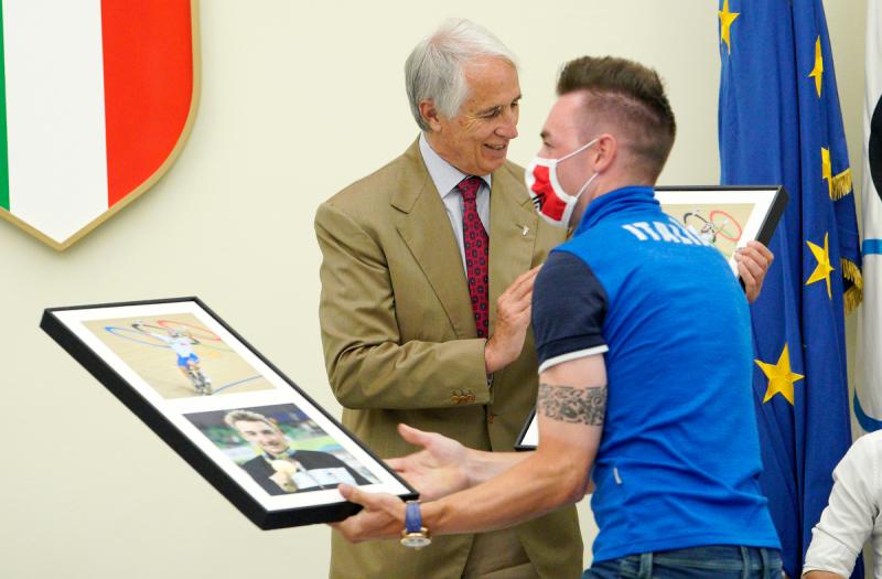 Elia Viviani Portabandiera Foto Luca Pagliaricci047 Elia Viviani Portabandiera Foto Luca Pagliaricci047