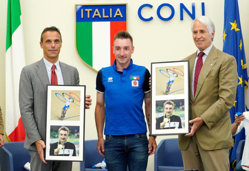 Elia Viviani Portabandiera Foto Luca Pagliaricci048 Elia Viviani Portabandiera Foto Luca Pagliaricci048