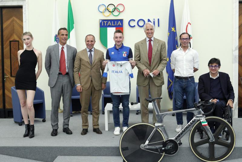 Elia Viviani Portabandiera Foto Luca Pagliaricci051 Elia Viviani Portabandiera Foto Luca Pagliaricci051