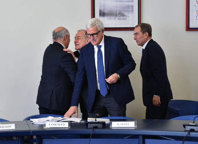 insiemecontroilcancromezzelanigmt0002 insiemecontroilcancromezzelanigmt0002