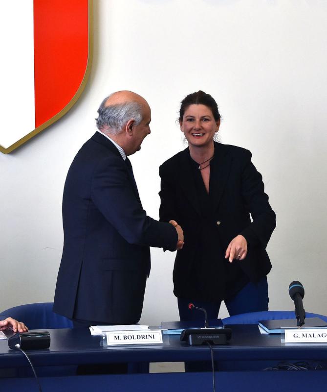 insiemecontroilcancromezzelanigmt0003 insiemecontroilcancromezzelanigmt0003