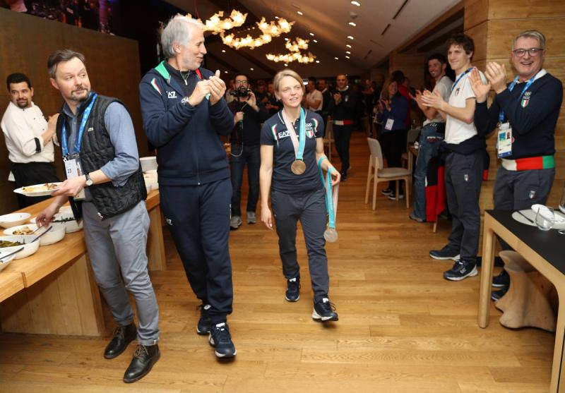 180223_032_fontana_festeggiamenti_casa_ita_pagliaricci_-_gmt_20180223_1333597764 180223_032_fontana_festeggiamenti_casa_ita_pagliaricci_-_gmt_20180223_1333597764