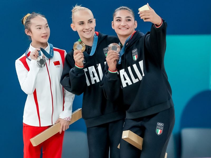 oro bronzo trave ginnastica artistica femminile d   amato alice esposito manila sfb07660 copia simone ferraro ph oro bronzo trave ginnastica artistica femminile d   amato alice esposito manila sfb07660 copia simone ferraro ph