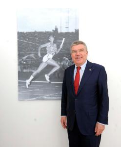 01 bach vicino alla foto di Wilma Rudolph sede Roma 2024[1]