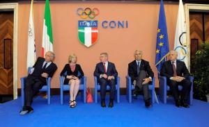 16 Presidente Bach con Malagò, Ministro Giannini, Roberto fabbricini e Franco Carraro presidente fondazione onesti