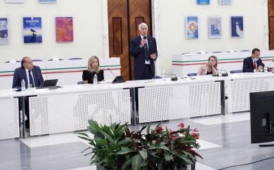 Il Sottosegretario con delega allo Sport Valentina Vezzali alla riunione della Giunta Nazionale. Consegnate nuove onorificenze