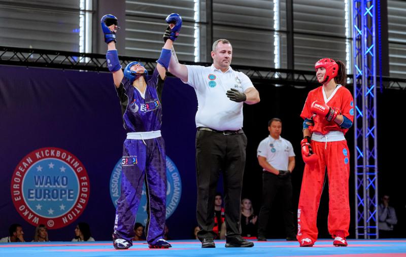 Kickboxing Francesca CECI v Andrea BUSA (HUN) Ph Simone Ferraro SFA03859 copia Kickboxing Francesca CECI v Andrea BUSA (HUN) Ph Simone Ferraro SFA03859 copia
