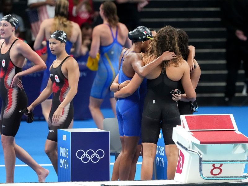 nuoto staffetta dx100m stile libero sfe06790 copia simone ferraro ph nuoto staffetta dx100m stile libero sfe06790 copia simone ferraro ph