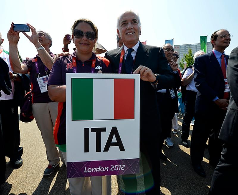 alzabandiera040 alzabandiera040