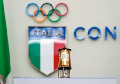 La fiamma olimpica fa tappa al CONI prima di iniziare il viaggio in giro per l'Italia 