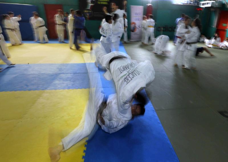 709d0a3e712f7928822e7039fb153b7b 709d0a3e712f7928822e7039fb153b7b