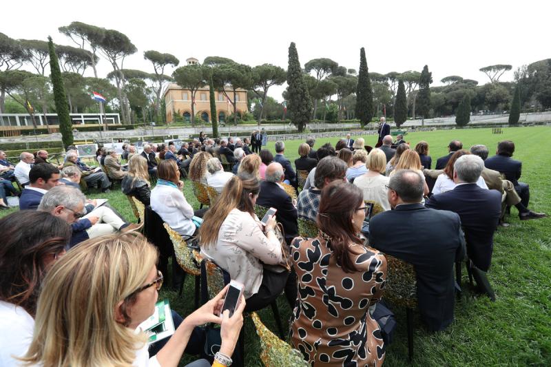 059 Presentazione Piazza di Siena Pagliaricci GMT 059 Presentazione Piazza di Siena Pagliaricci GMT