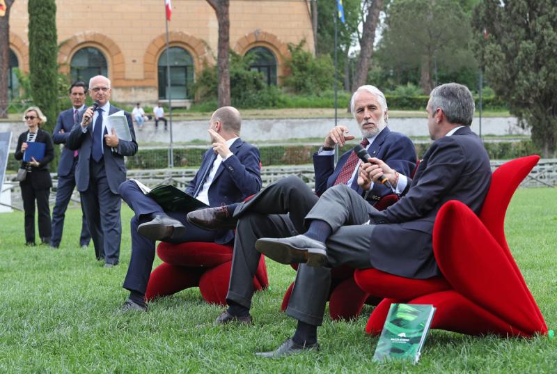 060 Presentazione Piazza di Siena Pagliaricci GMT 060 Presentazione Piazza di Siena Pagliaricci GMT