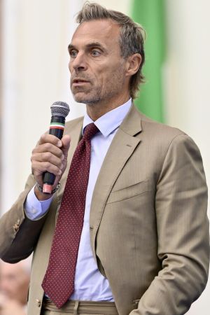 coni cnx128490px