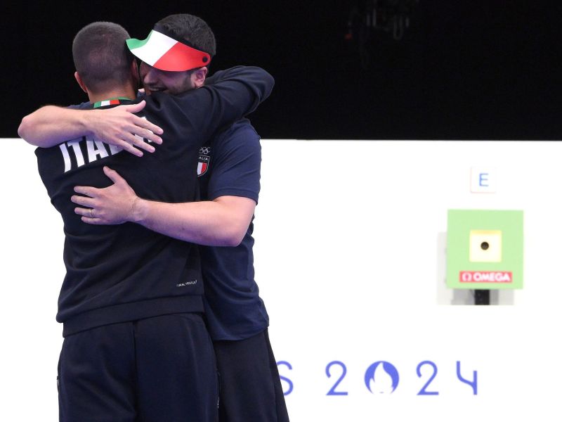 argento bronzo pistola m maldini monna foto mezzelani gmt101 argento bronzo pistola m maldini monna foto mezzelani gmt101