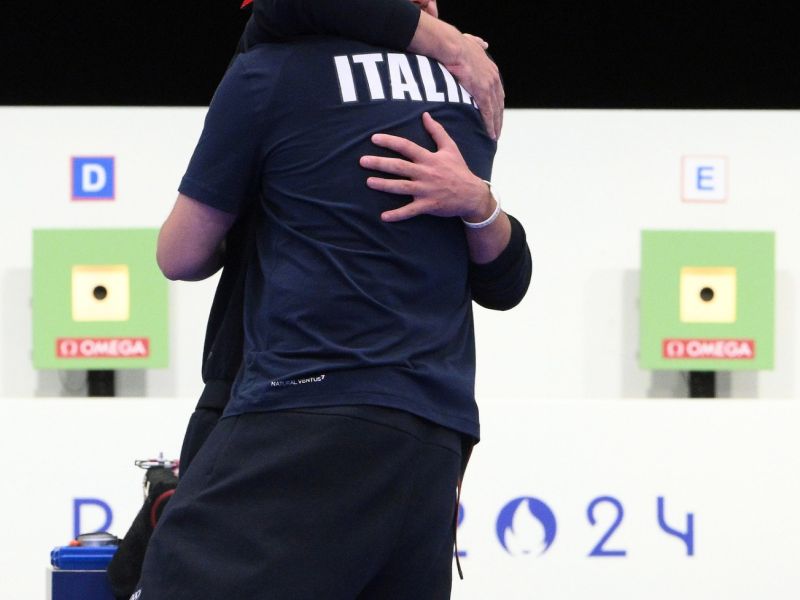 argento bronzo pistola m maldini monna foto mezzelani gmt102 argento bronzo pistola m maldini monna foto mezzelani gmt102