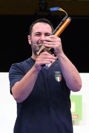 argento bronzo pistola m maldini monna foto mezzelani gmt103 argento bronzo pistola m maldini monna foto mezzelani gmt103