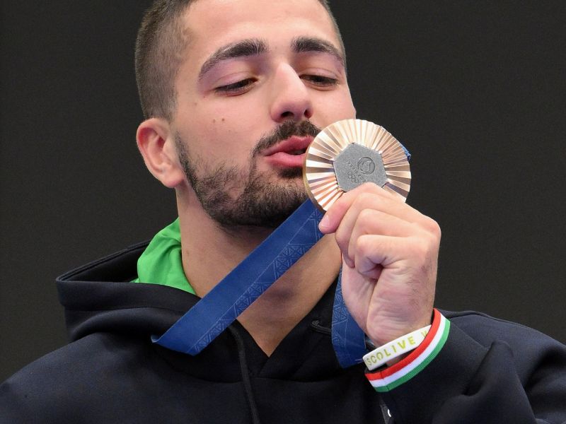 argento bronzo pistola m maldini monna foto mezzelani gmt113 argento bronzo pistola m maldini monna foto mezzelani gmt113