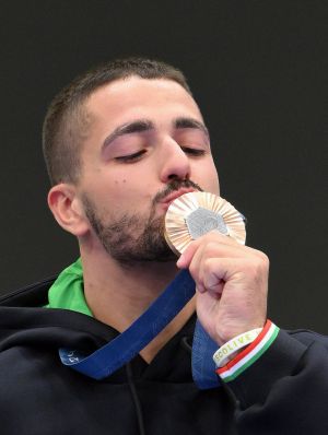 argento bronzo pistola m maldini monna foto mezzelani gmt114 argento bronzo pistola m maldini monna foto mezzelani gmt114