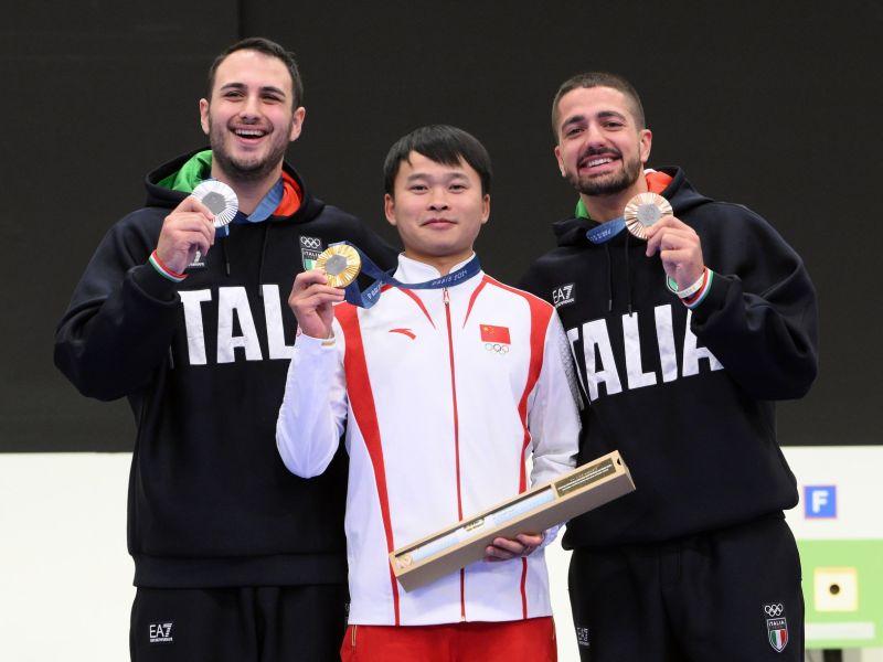 argento bronzo pistola m maldini monna foto mezzelani gmt115 argento bronzo pistola m maldini monna foto mezzelani gmt115