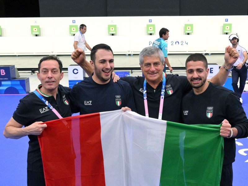 argento bronzo pistola m maldini monna foto mezzelani gmt116 argento bronzo pistola m maldini monna foto mezzelani gmt116