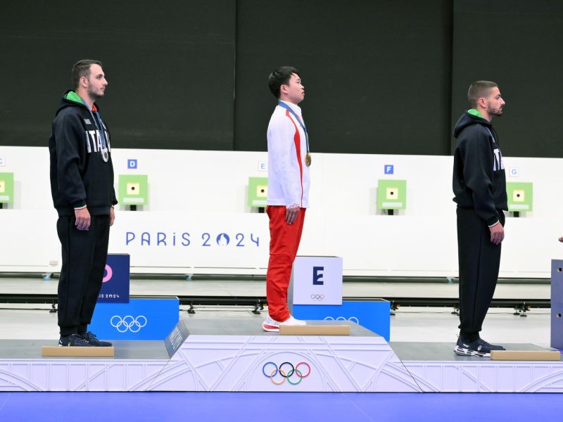 argento bronzo pistola m maldini monna foto mezzelani gmt71 argento bronzo pistola m maldini monna foto mezzelani gmt71