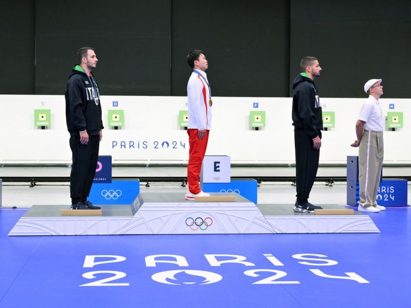 argento bronzo pistola m maldini monna foto mezzelani gmt72 argento bronzo pistola m maldini monna foto mezzelani gmt72